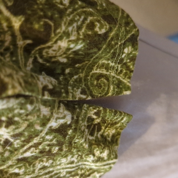 Liz Claiborne Green & Gold Scoop Neck  Top with 3/4 Sleeve - Picture 4 of 7